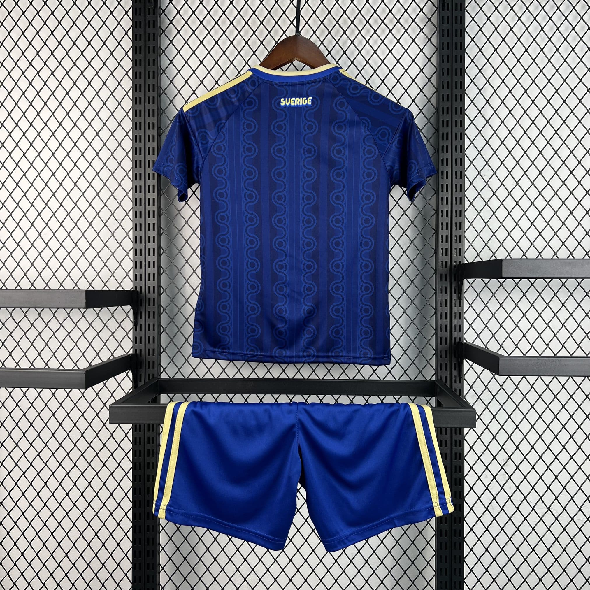 Sweden Away Kit Kids back view