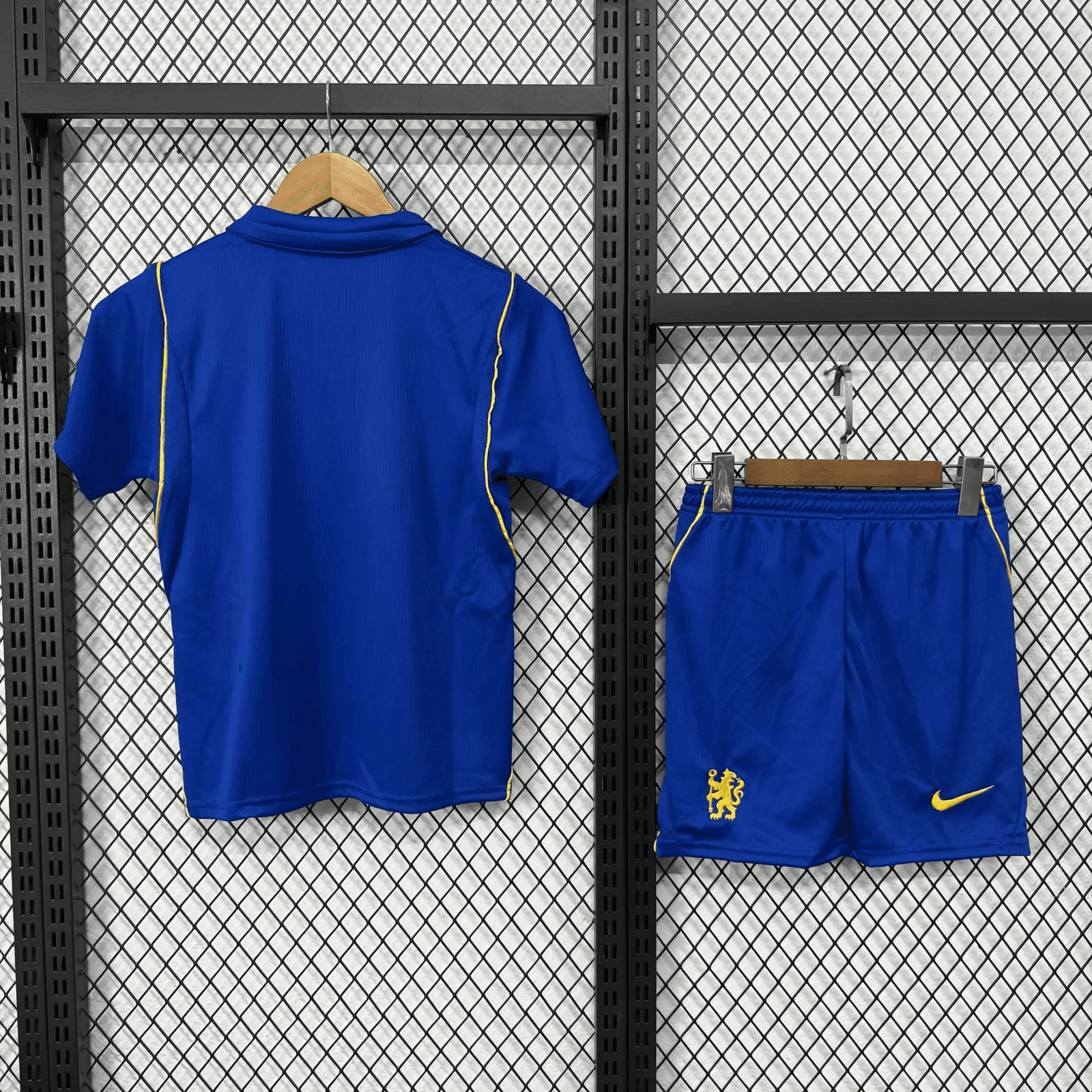 Chelsea Home 26/27 Kids Kit back view