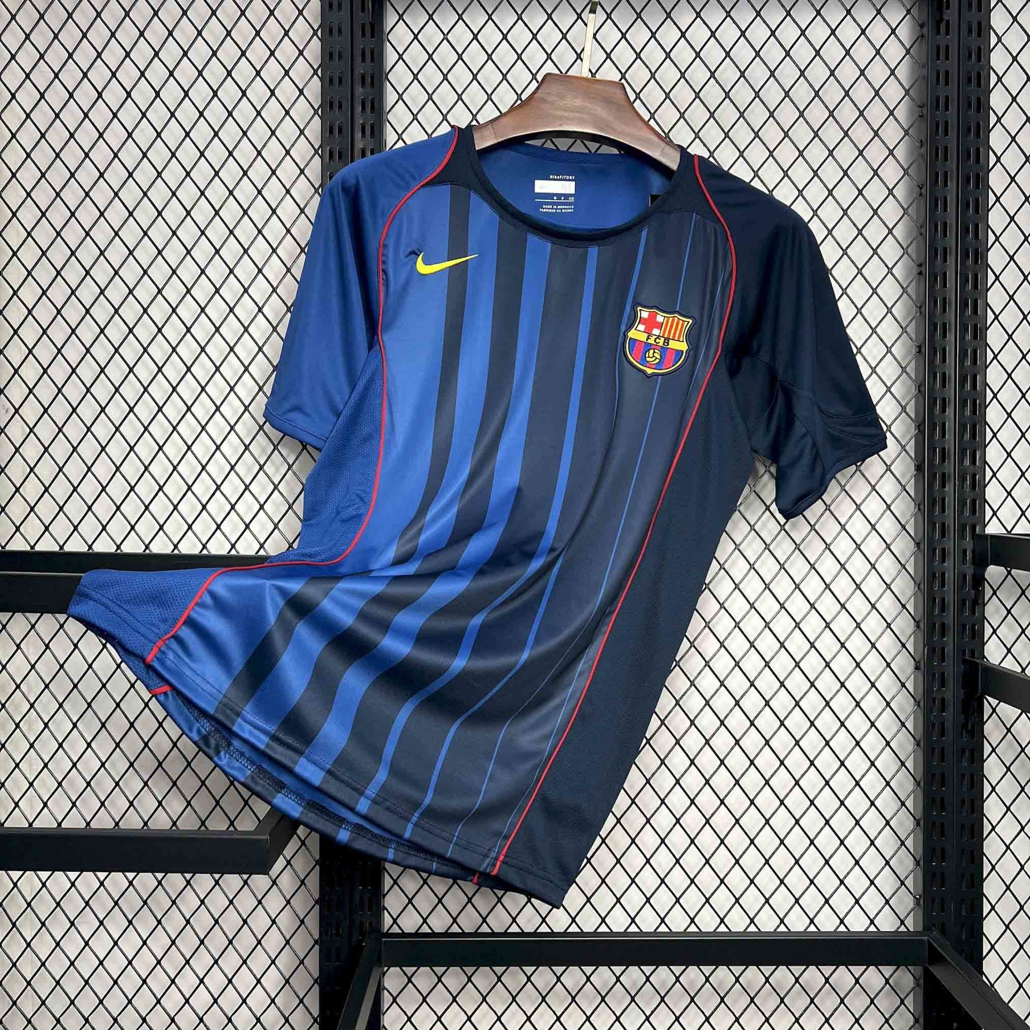 Barcelona 04/05 Away front view