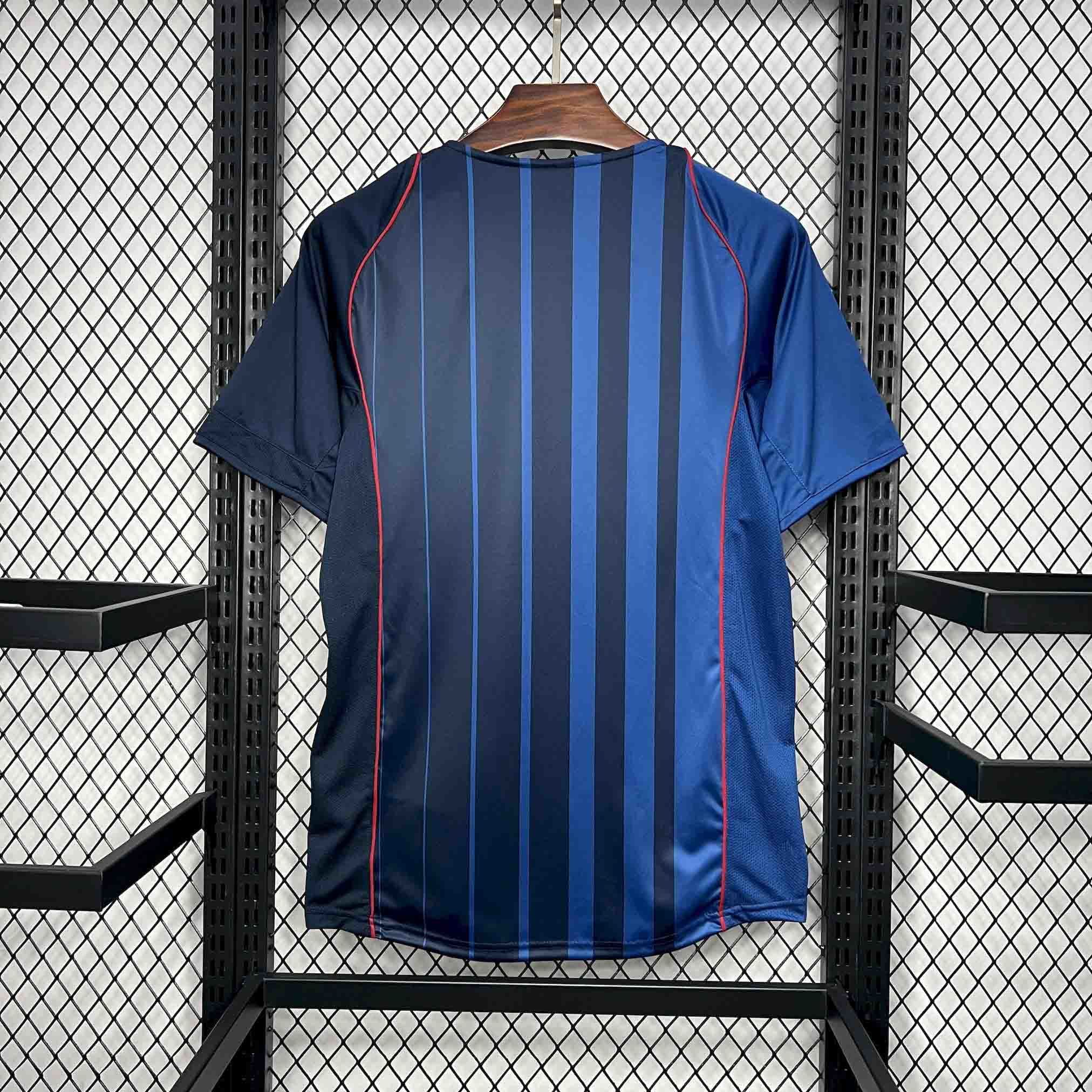 Barcelona 04/05 Away back view