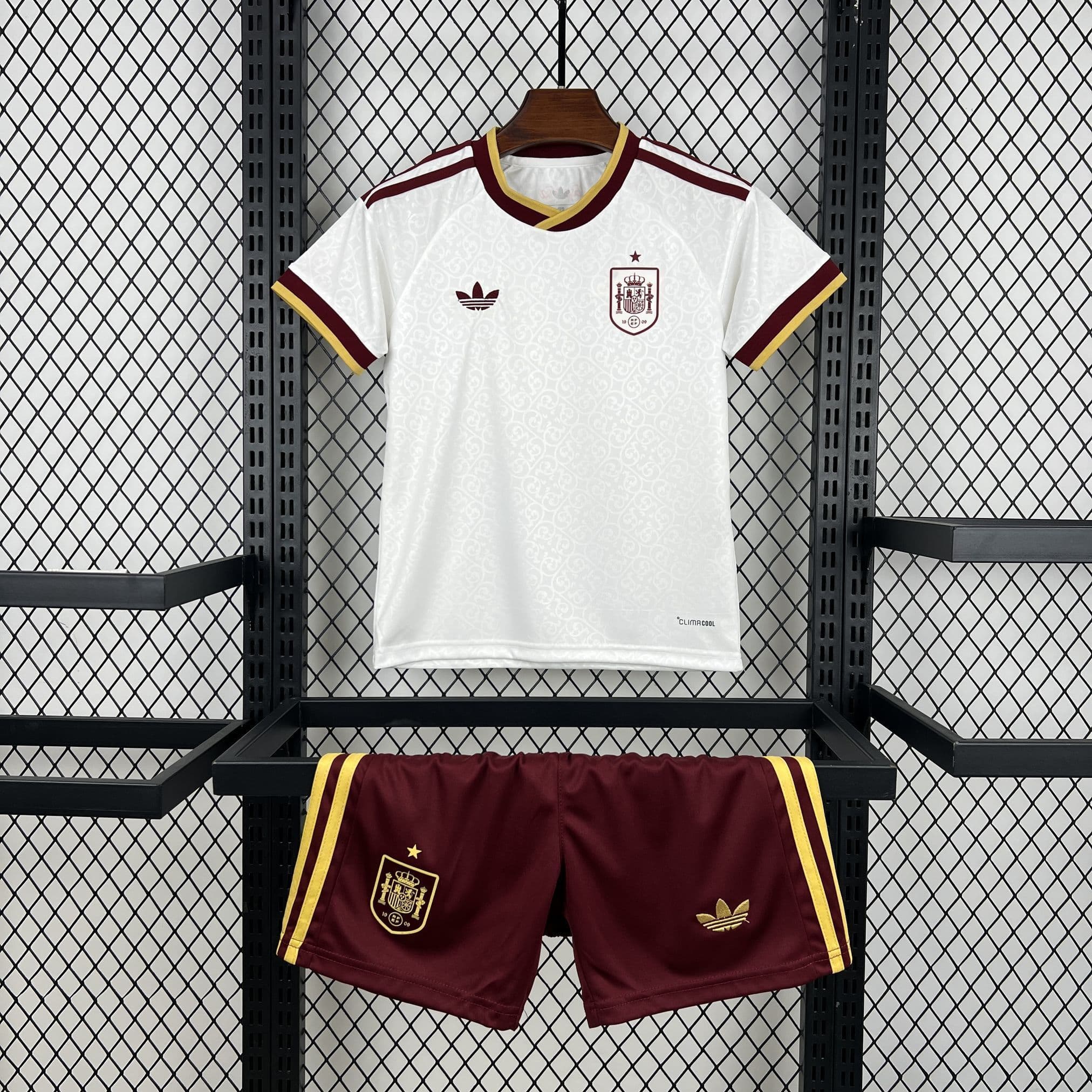 Spain Away Kids Kit front view