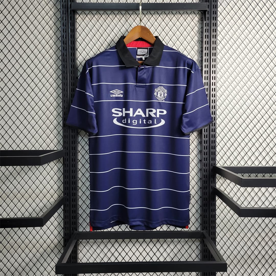 Manchester United 99-00 Away front view