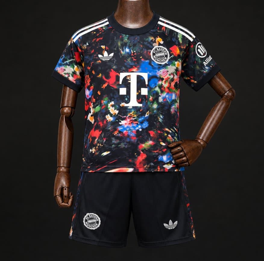 Bayern Munich Oktoberfest Kids Kit 26/27 front view