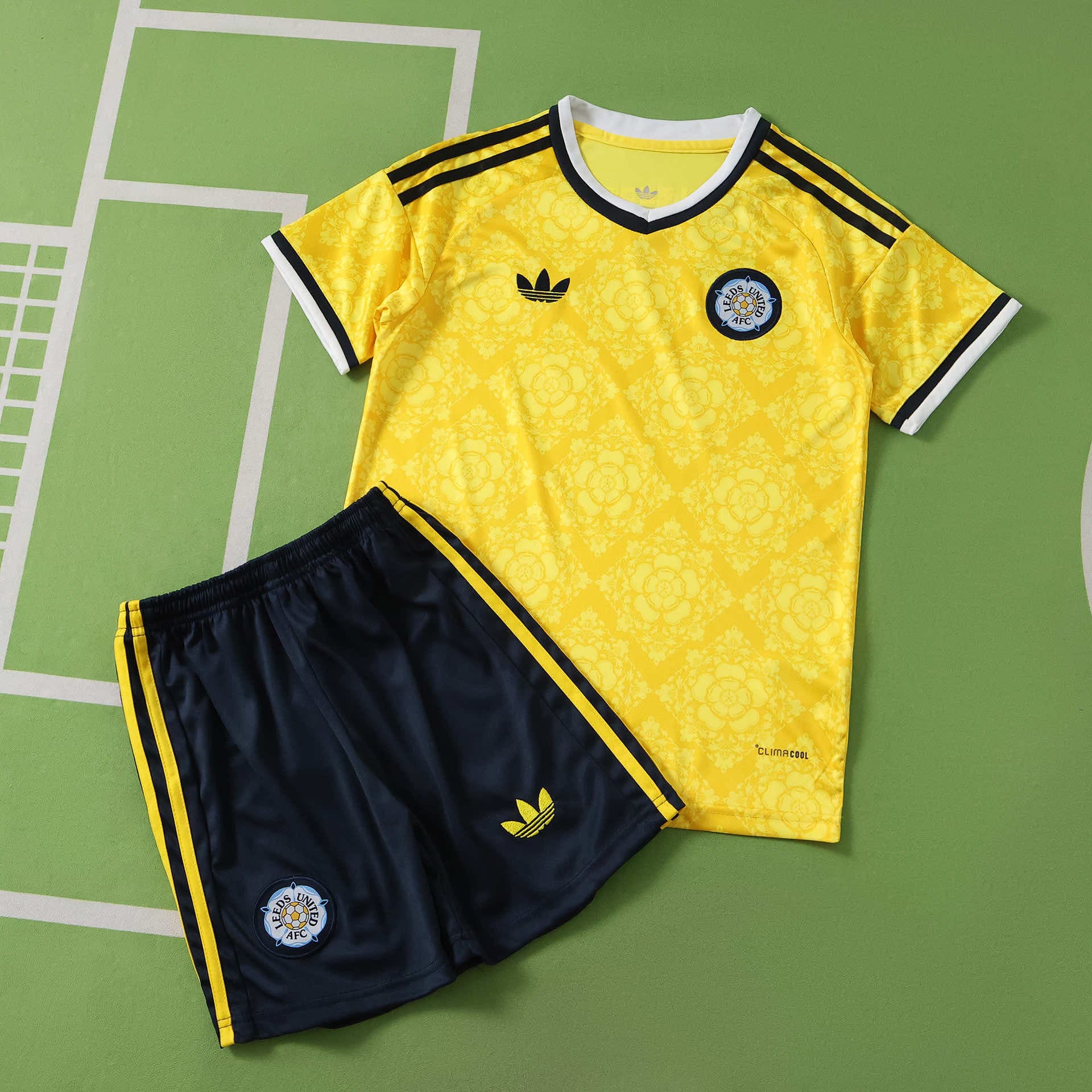 Leeds United Away Kids Kit 26/27 front view