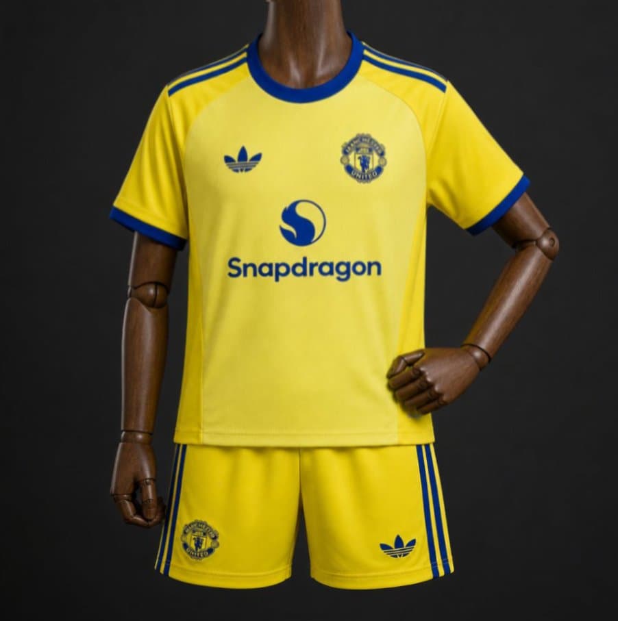 Manchester United Goalkeeper Kids Kit 26/27 front view