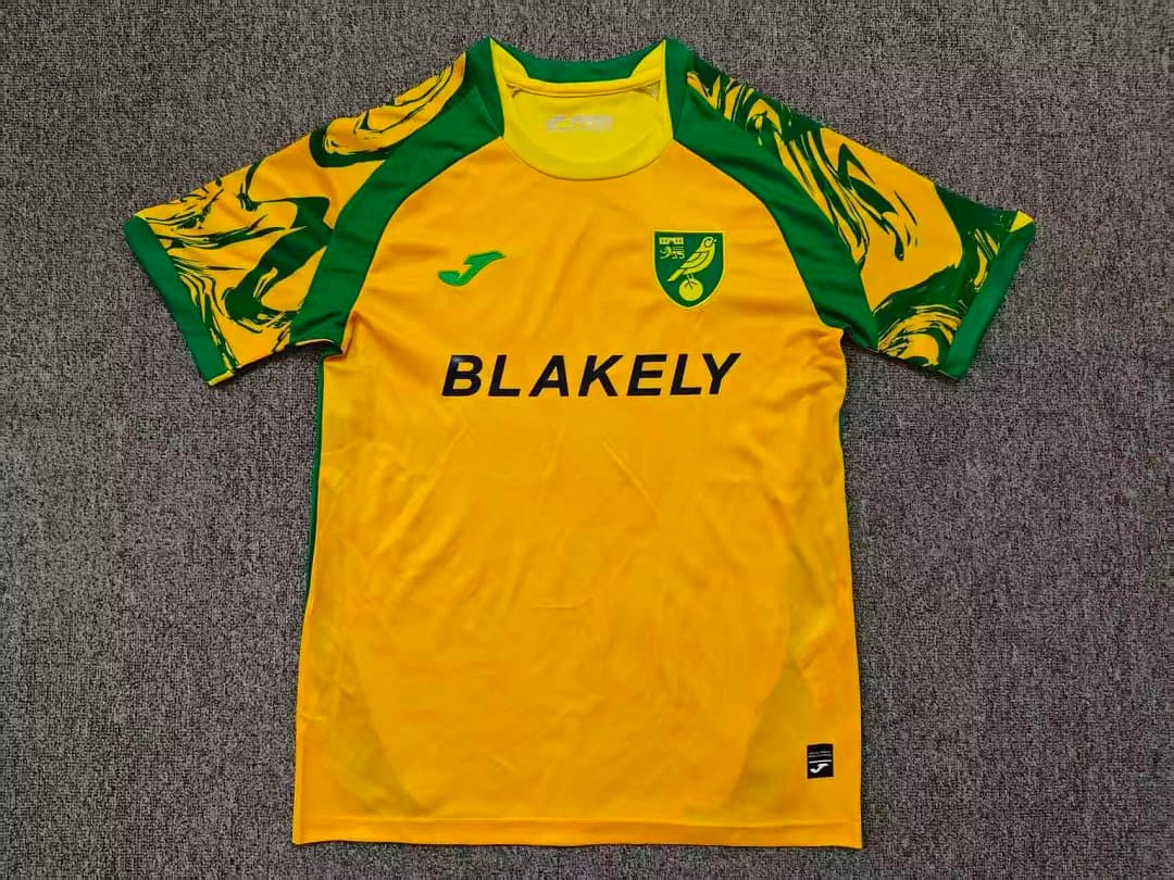Norwich City Home Kit 26/27 front view